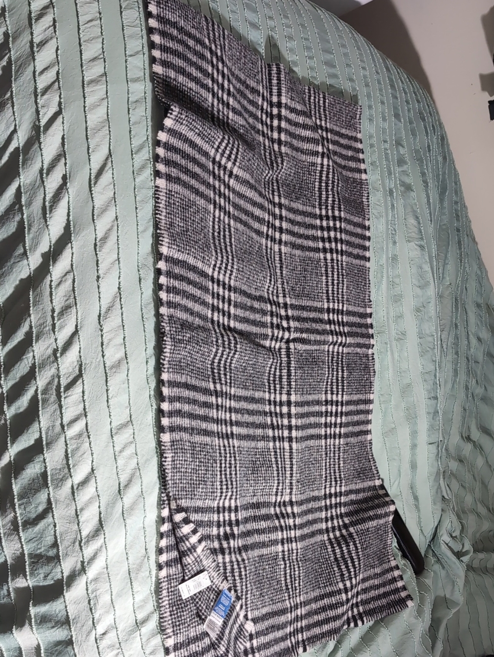 NWT Old Navy Black & White Plaid Scarf